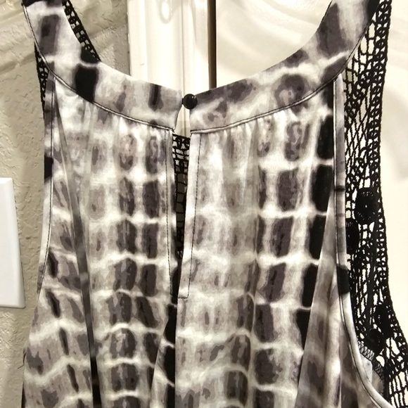 NWOT No Boundaries Black & White Tie Dye Crochet Tank XL Juniors - Picture 6 of 11